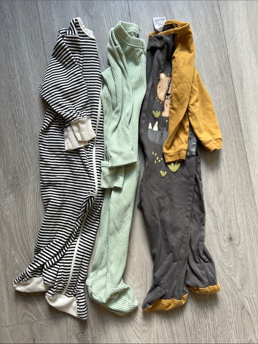 Bundle of 3 Gerber & Old Navy Baby Boy Sleepers Size 3-6 Months